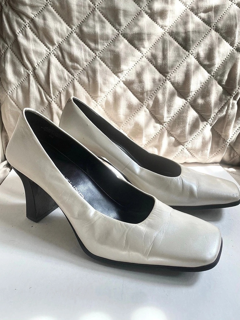 Bandolino White Square Toe Leather Heels, Sz 6